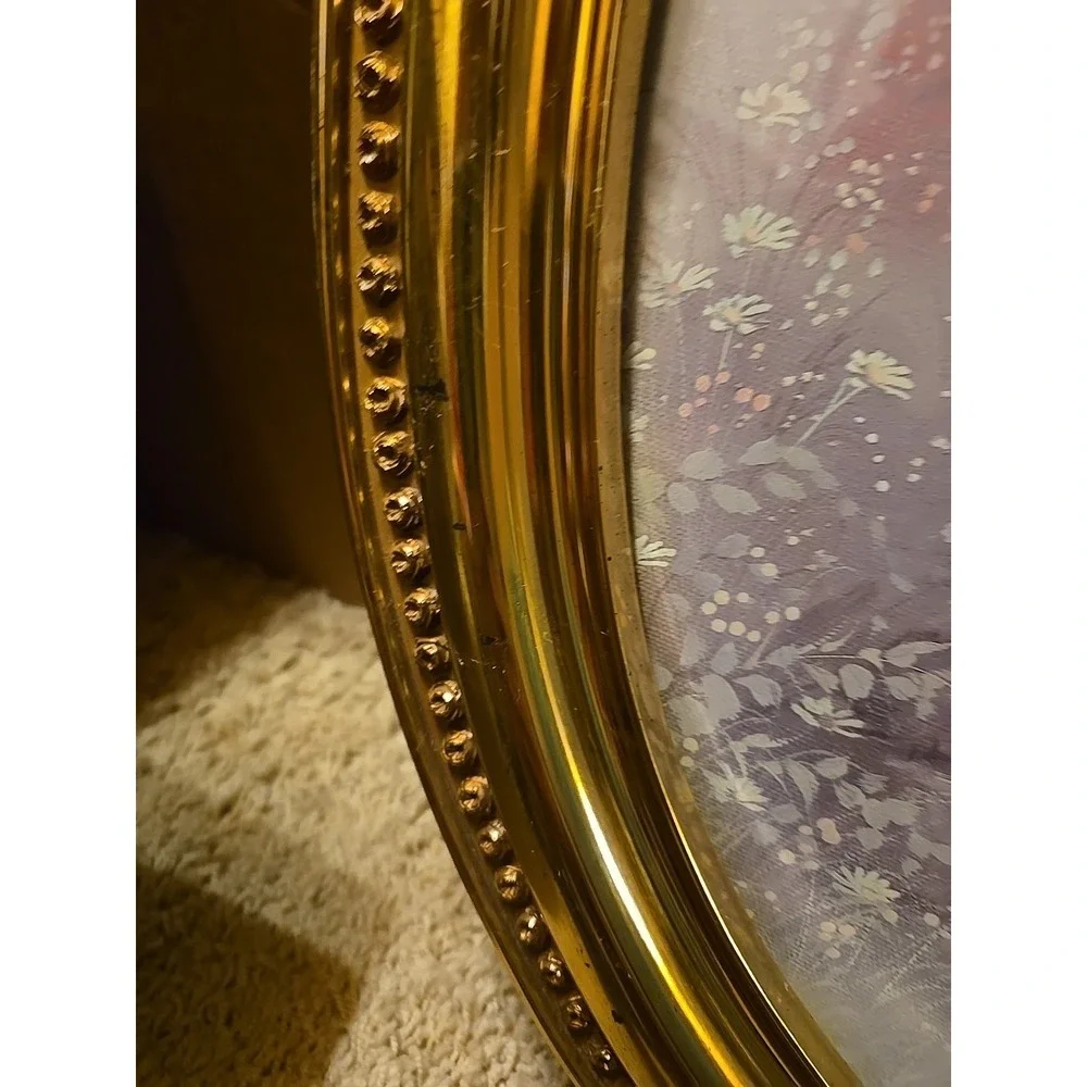 Vintage Syroco 1982 Oval Gold Plastic Picture Frame featuring‎ a 